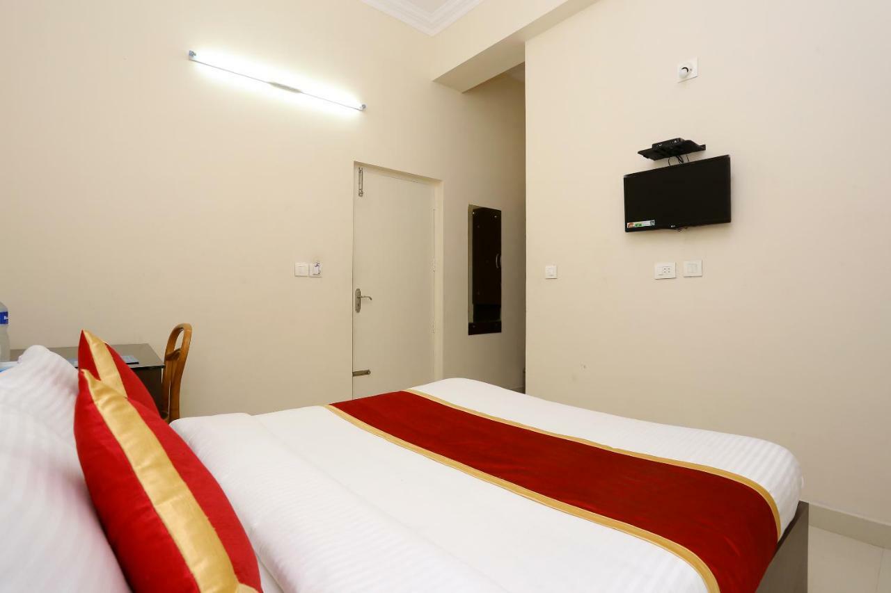 Oyo 9118 Saravana Inn 特里凡得琅 外观 照片