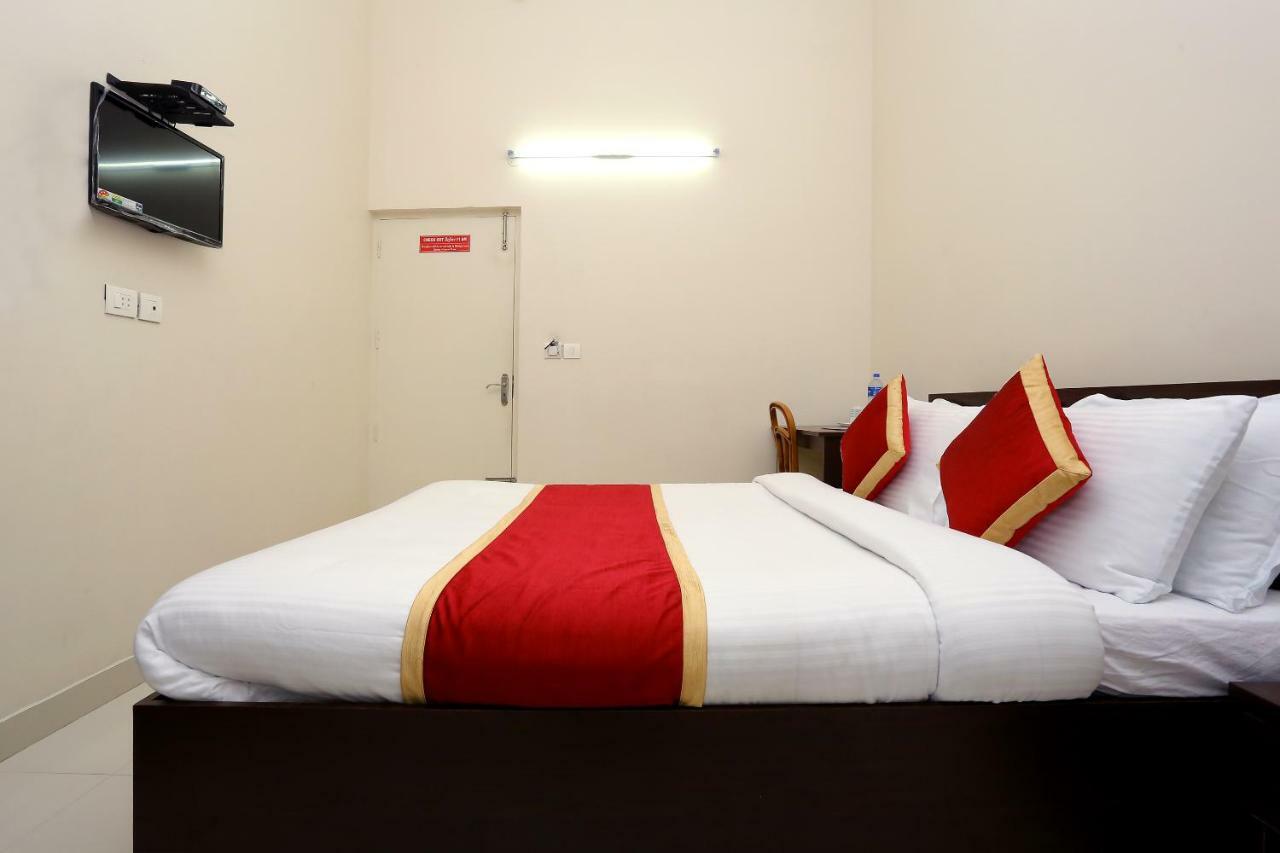 Oyo 9118 Saravana Inn 特里凡得琅 外观 照片